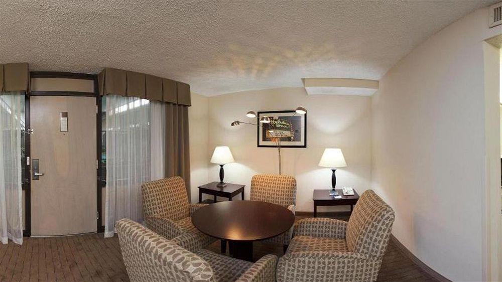 Holiday Inn Express Little Rock-Airport By Ihg Buitenkant foto